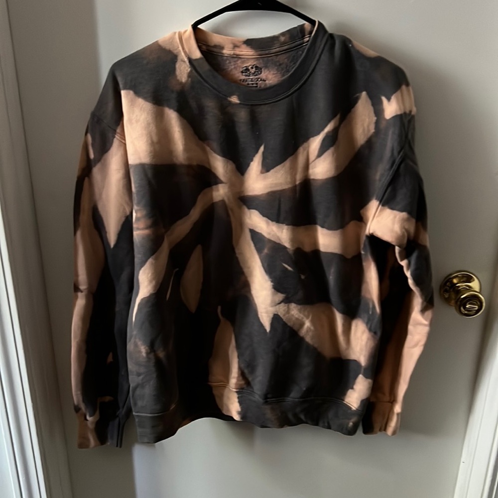 Gray crewneck